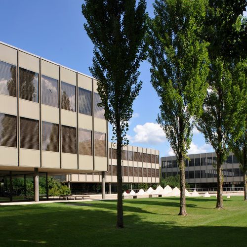 Gymnasien_Biel,_Laendtestrasse_03_09.jpg